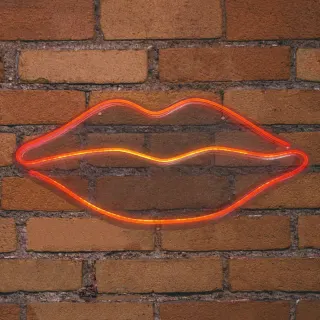 NEON LED STRIPS LIPS neon@backboard | USB ΚΑΛΩΔΙΟ 1mt | 5V | 610x15x290 | {enjoysimplicity}™