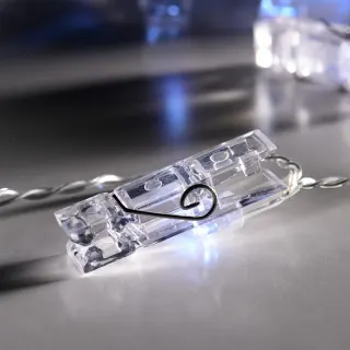 ΔΙΑΚΟΣΜΗΤΙΚΑ ΛΑΜΠΑΚΙΑ ΠΛΑΣΤΙΚΑ ΚΛΙΠ 10 LED ΣΕ ΣΕΙΡΑ ΨΥΧΡΟ ΛΕΥΚΟ ΜΠΑΤΑΡΙΕΣ 3xΑΑ ΜΕ ΚΑΛΩΔΙΟ ΔΙΑΦΑΝΟ 300mm IP20 1350mm